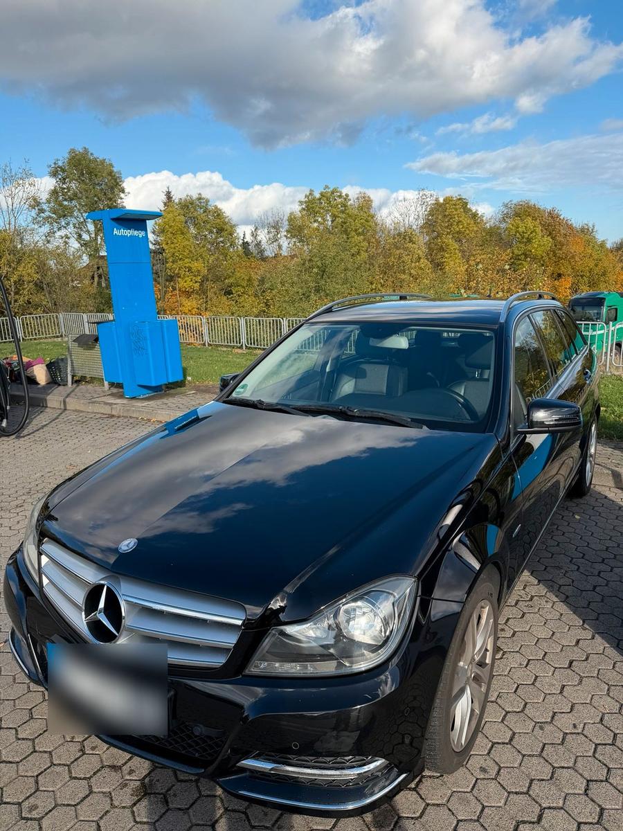 Mercedes-Benz C180 2011 — rear view