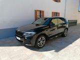 BMW X5 xDrive50i - - BMW X5 mit Benzin-Antrieb: Geländewagen, Xdrive50i
