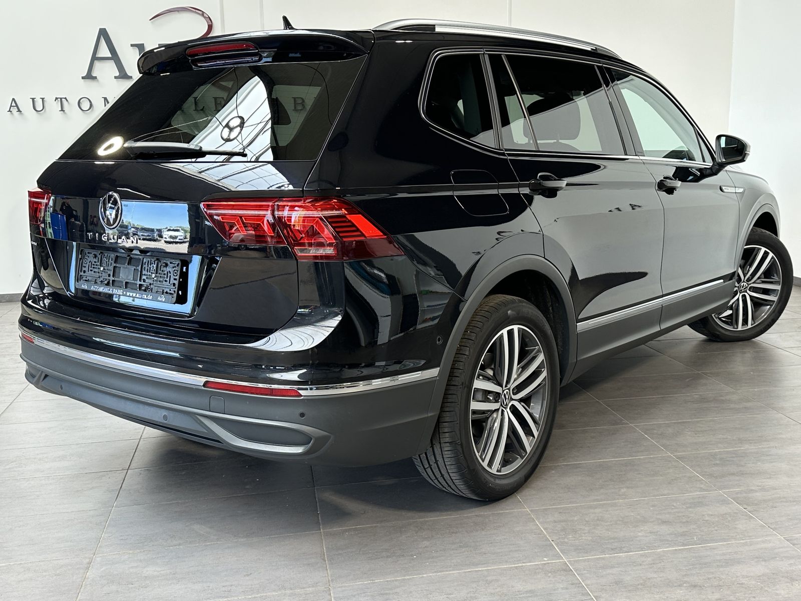 Fahrzeugabbildung Volkswagen Tiguan Allspace Life NAV+IQ-LIGHT+AHK+ACC+19ZOLL