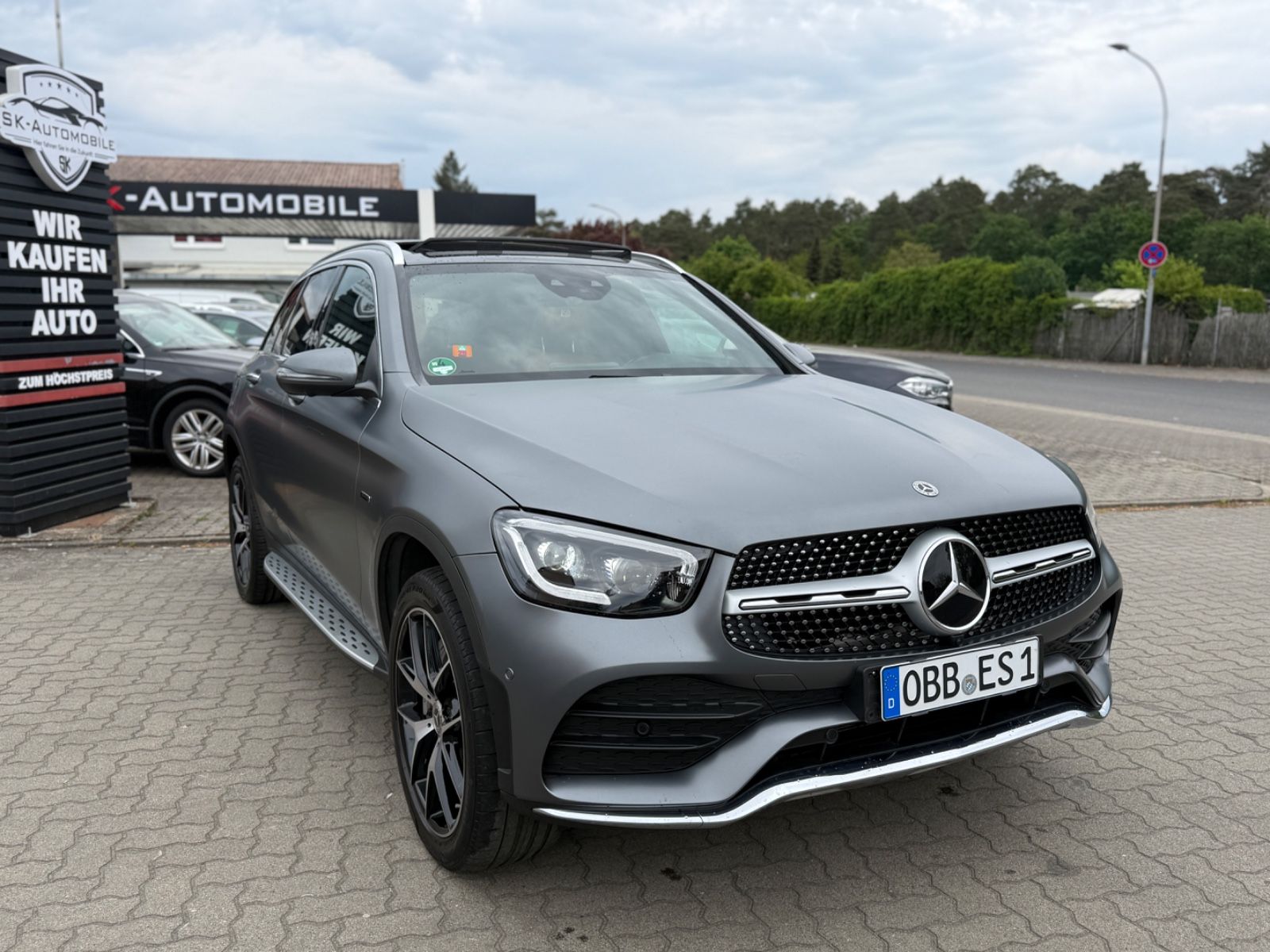 MERCEDES-BENZ GLC 300e AMG 4Matic PANO-HUD-ACC-360-BURMESTER