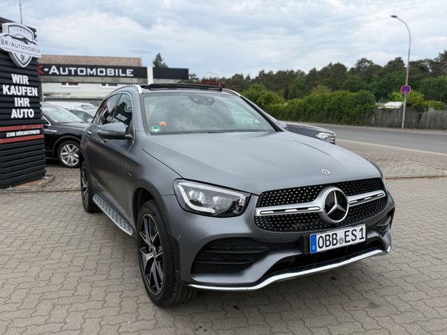 MERCEDES-BENZ GLC 300e AMG 4Matic PANO-HUD-ACC-360-BURMESTER