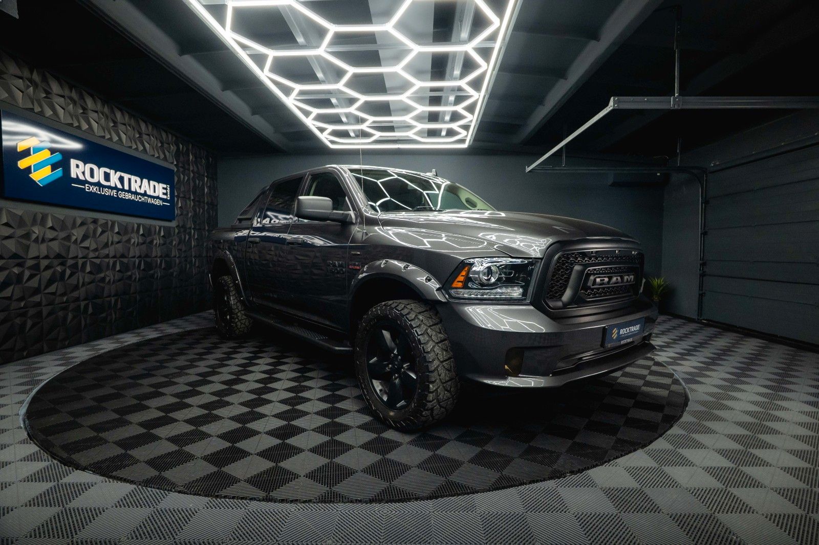 Fahrzeugabbildung Dodge RAM 5.7 V8 HEMI 4x4 OFFROAD Night-Paket *LED*AHK