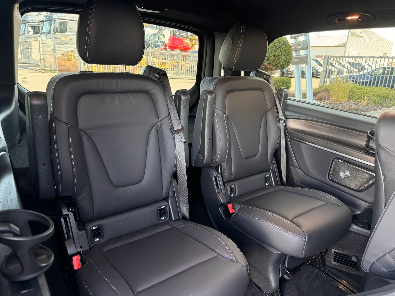 Fahrzeugabbildung Mercedes-Benz V 300 d AVA Stdheiz AHK2,5to DISTRONIC 360Kamera