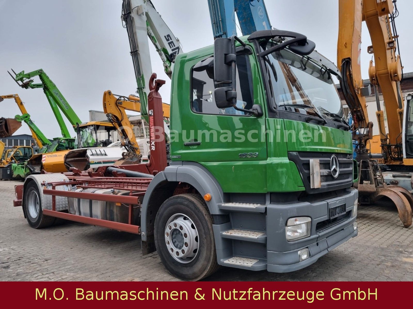 Fahrzeugabbildung Mercedes-Benz Axor 1833 /AC/Hiab XR 14S46 / 4x2 / Euro 5 /