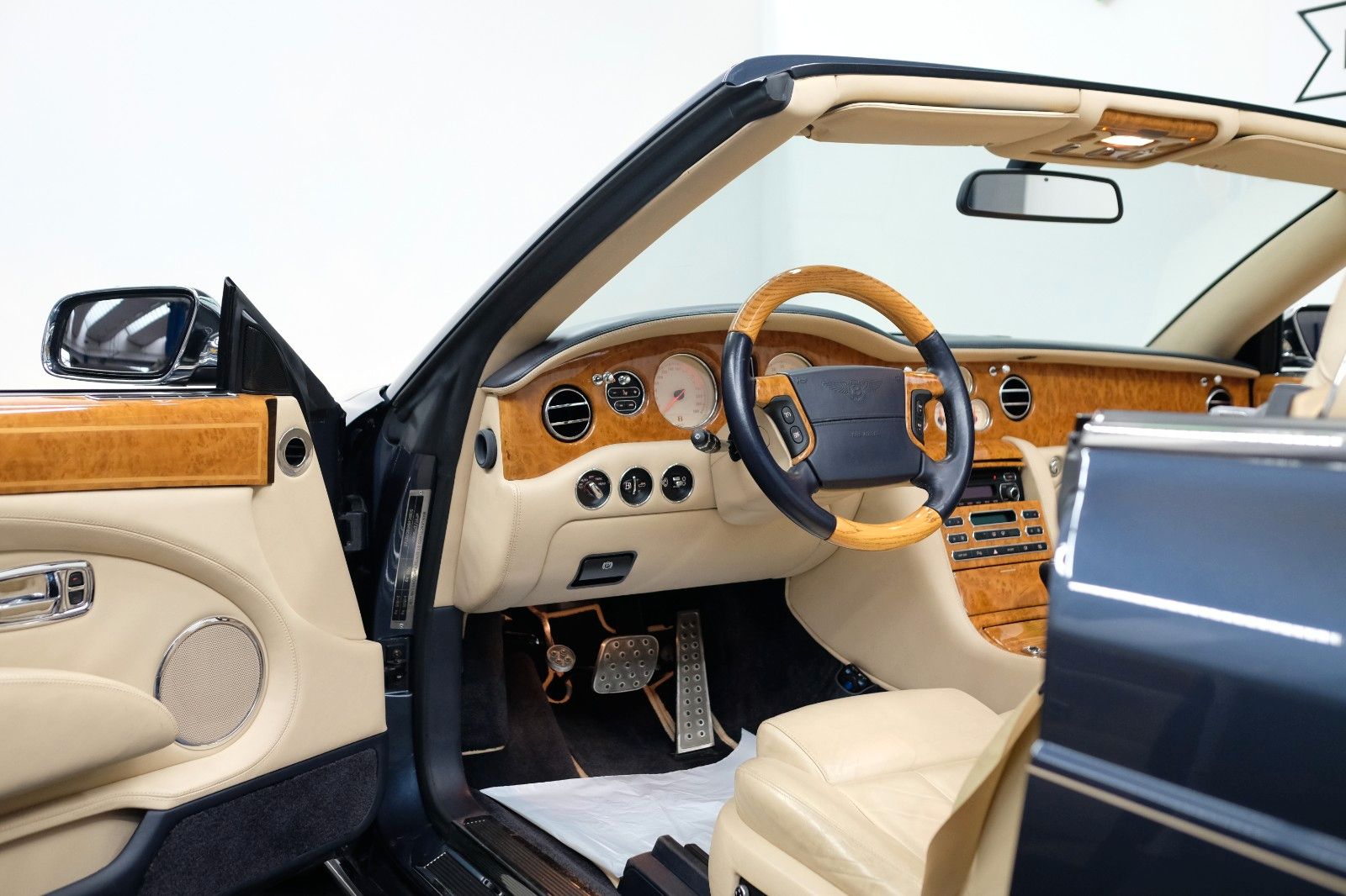 Fahrzeugabbildung Bentley Azure /TIPTRONIC/KAMERA/MATRIXGRILL