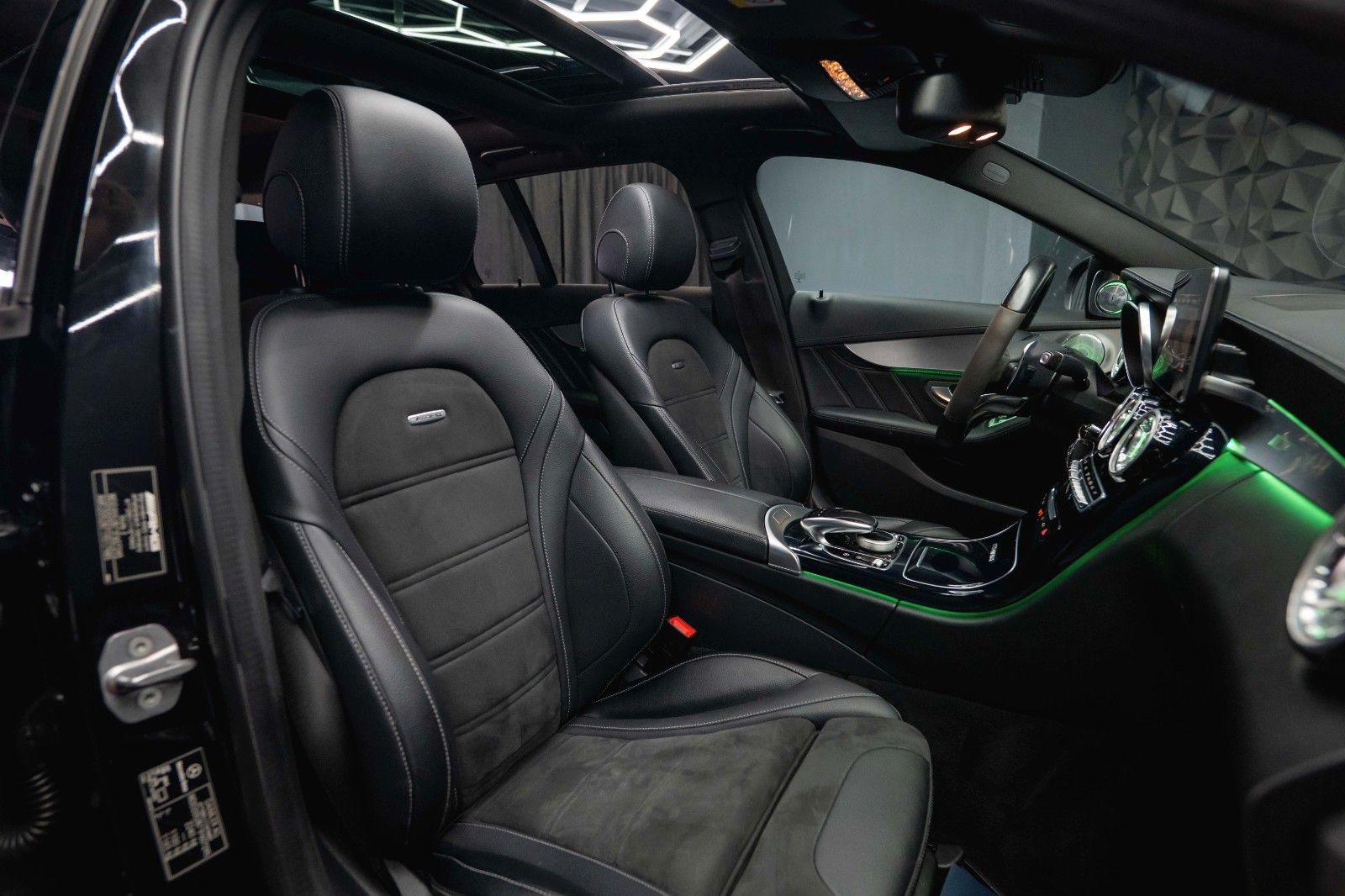 Fahrzeugabbildung Mercedes-Benz C 63 S T AMG Performance *Pano*Burmester*LED*