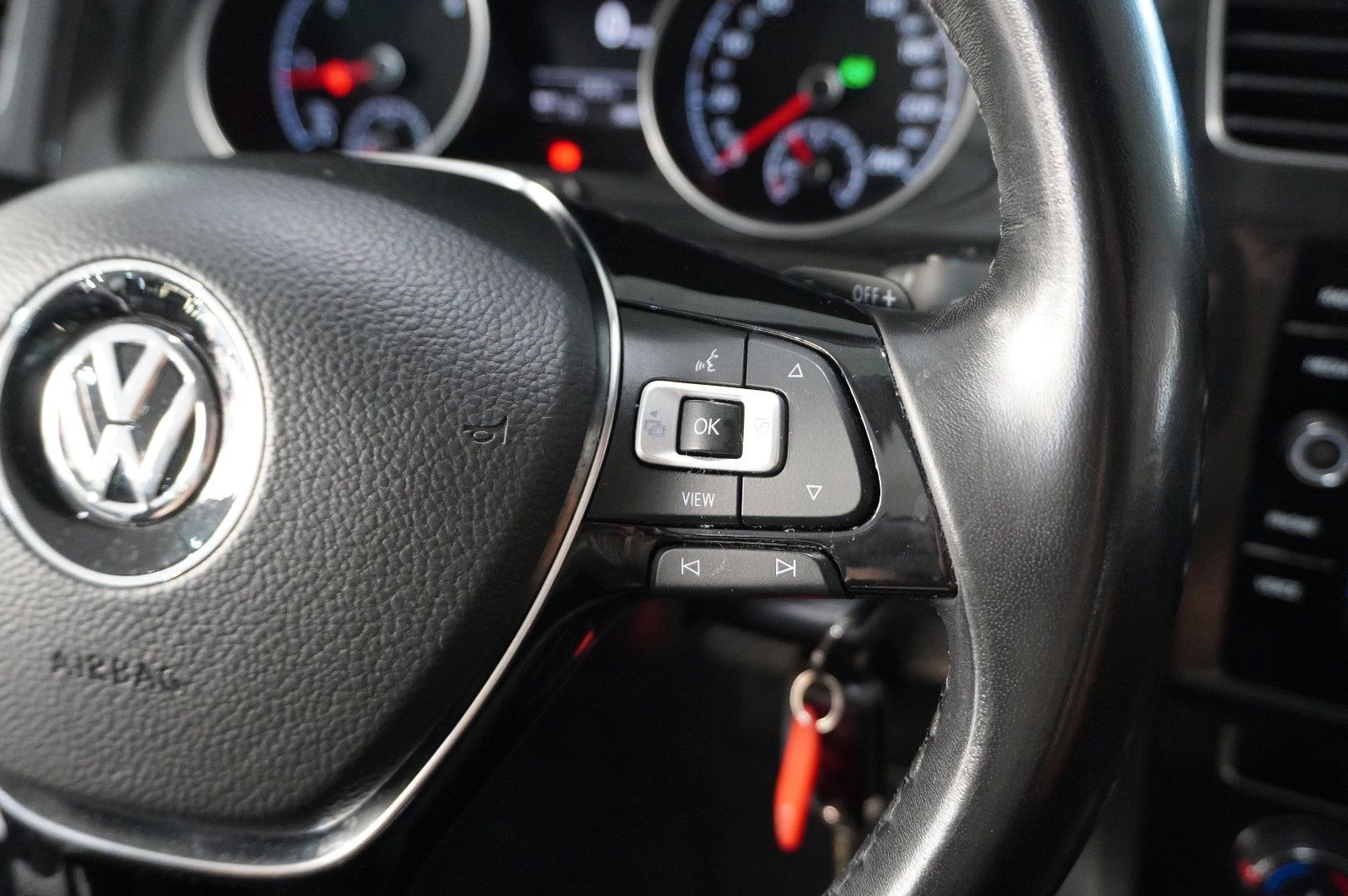 Fahrzeugabbildung Volkswagen Golf VII Lim. 2.0 TDI COMFORTL. DSG NAVI/LED/ACC