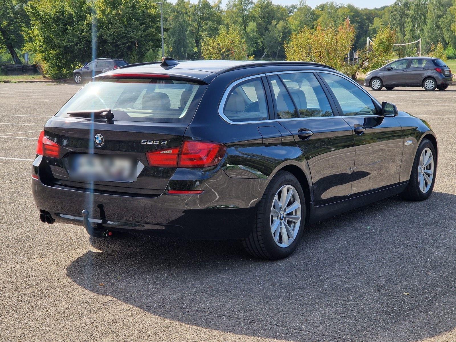 BMW 118 2011 — салон