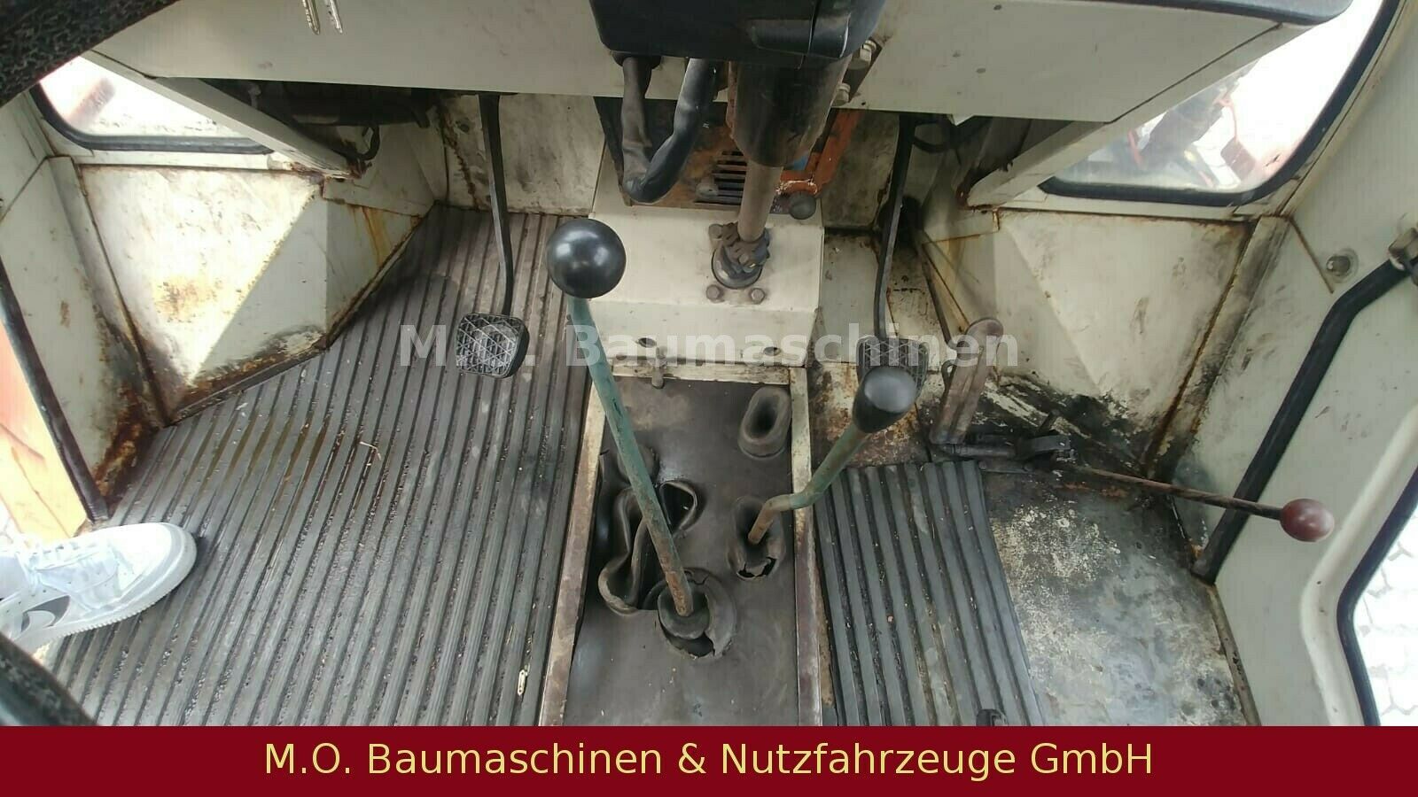 Fahrzeugabbildung Mercedes-Benz MB Trac 700 / Frontlader