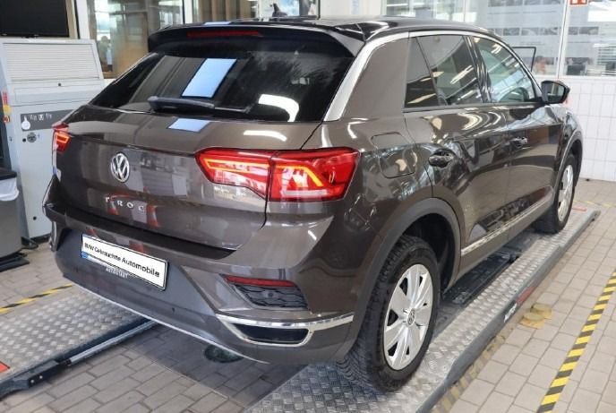 Fahrzeugabbildung Volkswagen T-Roc 15TSI DSG Style STHZG NAVI KAMERA 1HAND AC