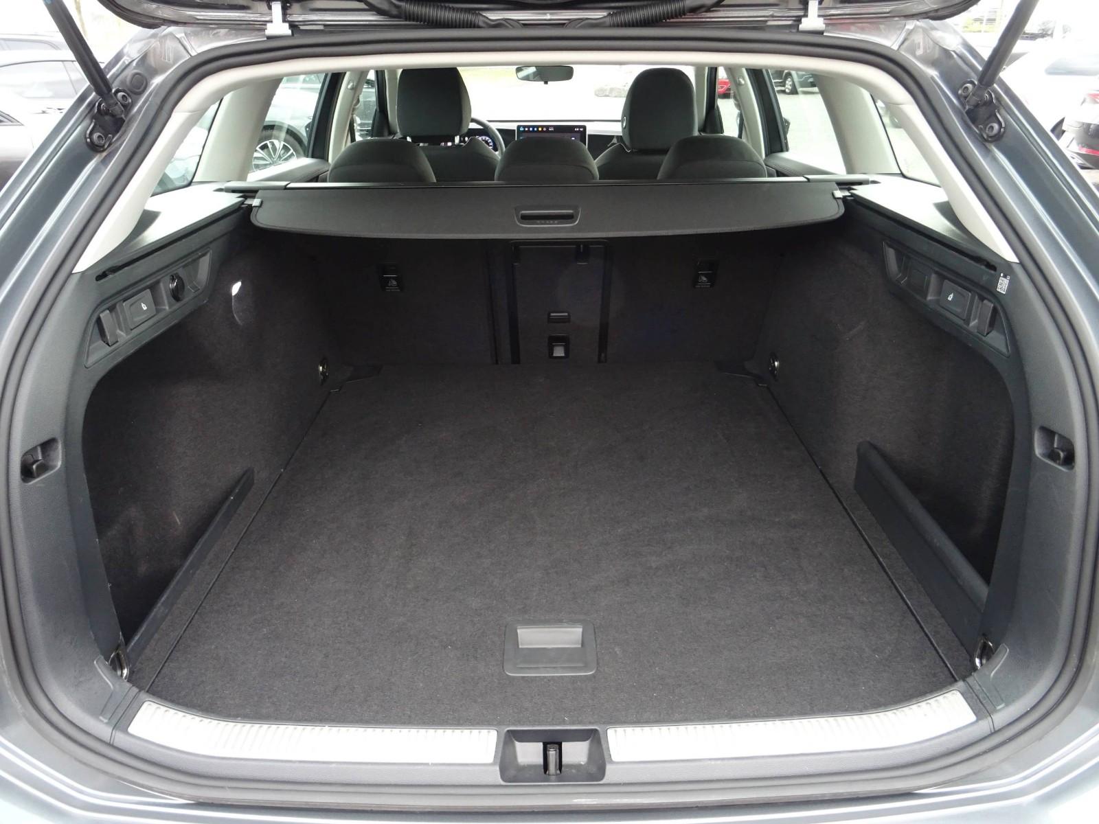 Volkswagen Passat Variant 1.5 eTSI 110 kW DSG LED PDC SHZ