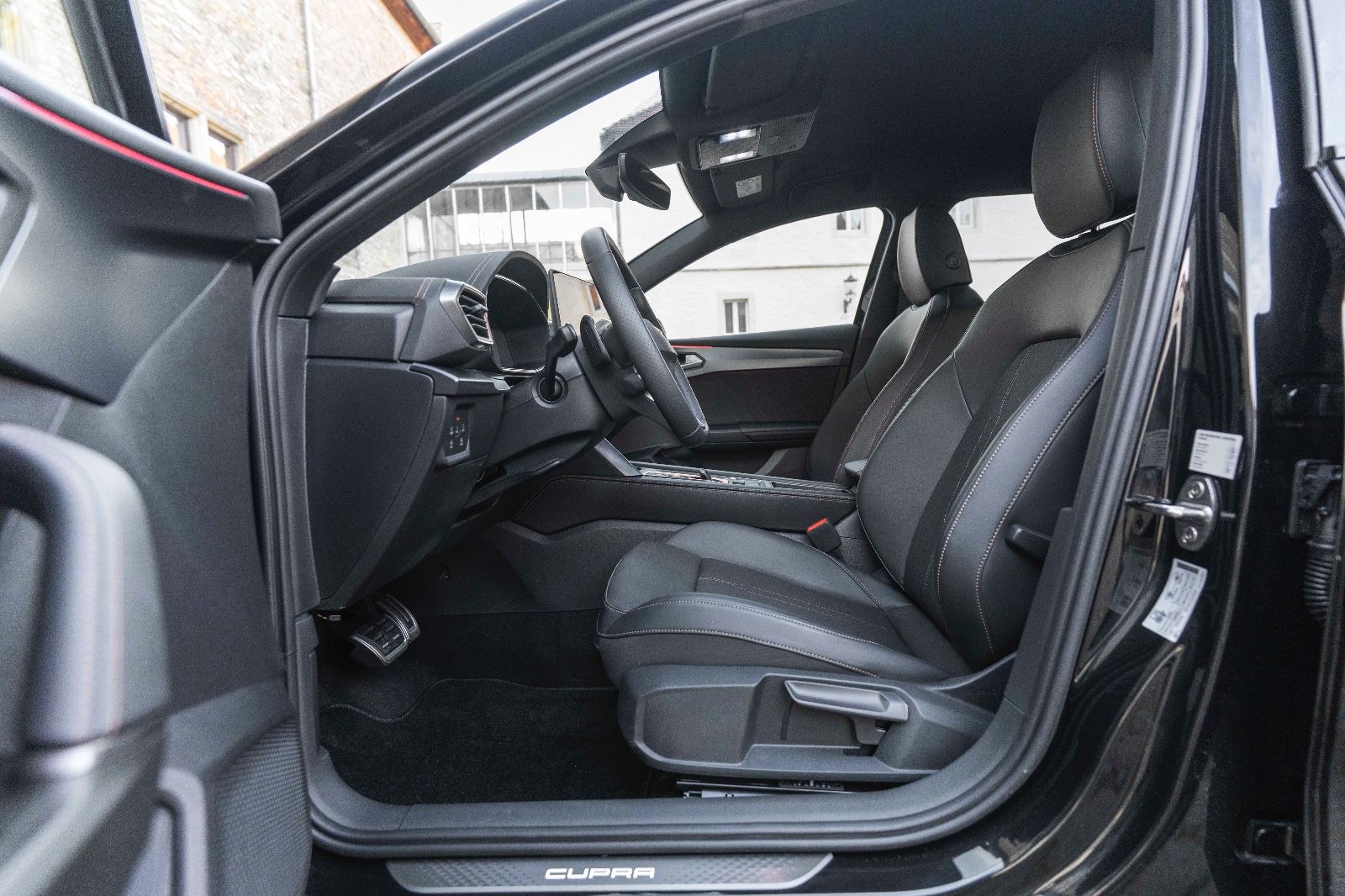 Fahrzeugabbildung CUPRA Leon Sportstourer 1.5 eTSI ACC LED TOTW CARPLAY