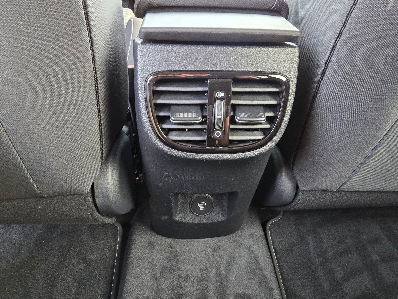 Fahrzeugabbildung Kia CEED_SW 1.0T 100 ULTIMATE STY JBL