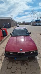 BMW  E30 320i Limousine  - BMW 320 aus 1988: 320i