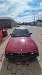 BMW  E30 320i Limousine  - BMW 320 aus 1988: 320i