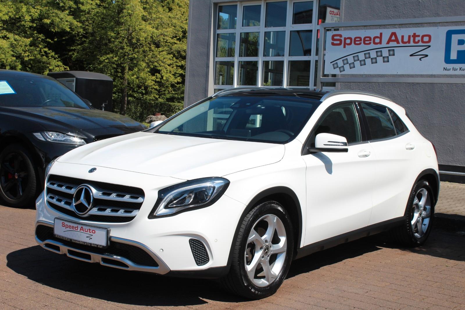 Mercedes-Benz GLA 200 Urban/PANORAMA/LED High/KAMERA/PDC/18ZOL