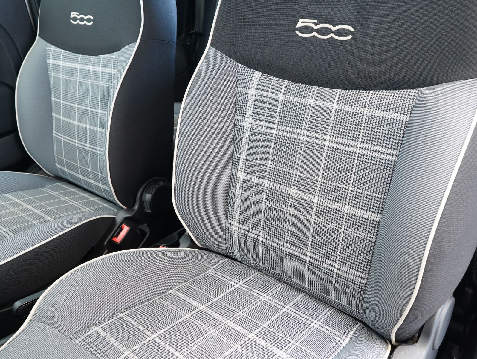 Fahrzeugabbildung Fiat 1.0 Mild Hybrid Lounge PDC/NAVI/CARPLAY