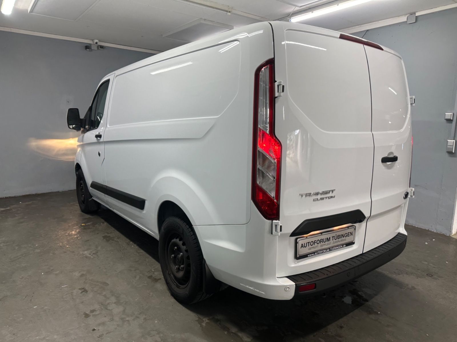 Fahrzeugabbildung Ford Transit Custom 300 L1H1 TREND*NAVI*TEMPO*KAMERA*