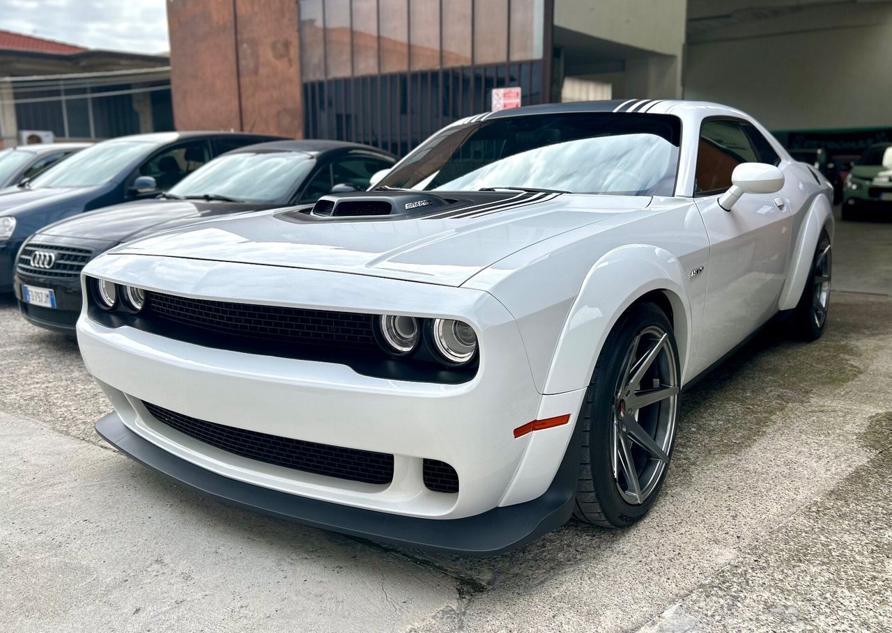 Dodge Challenger 5.7 V8 Shaker wide body