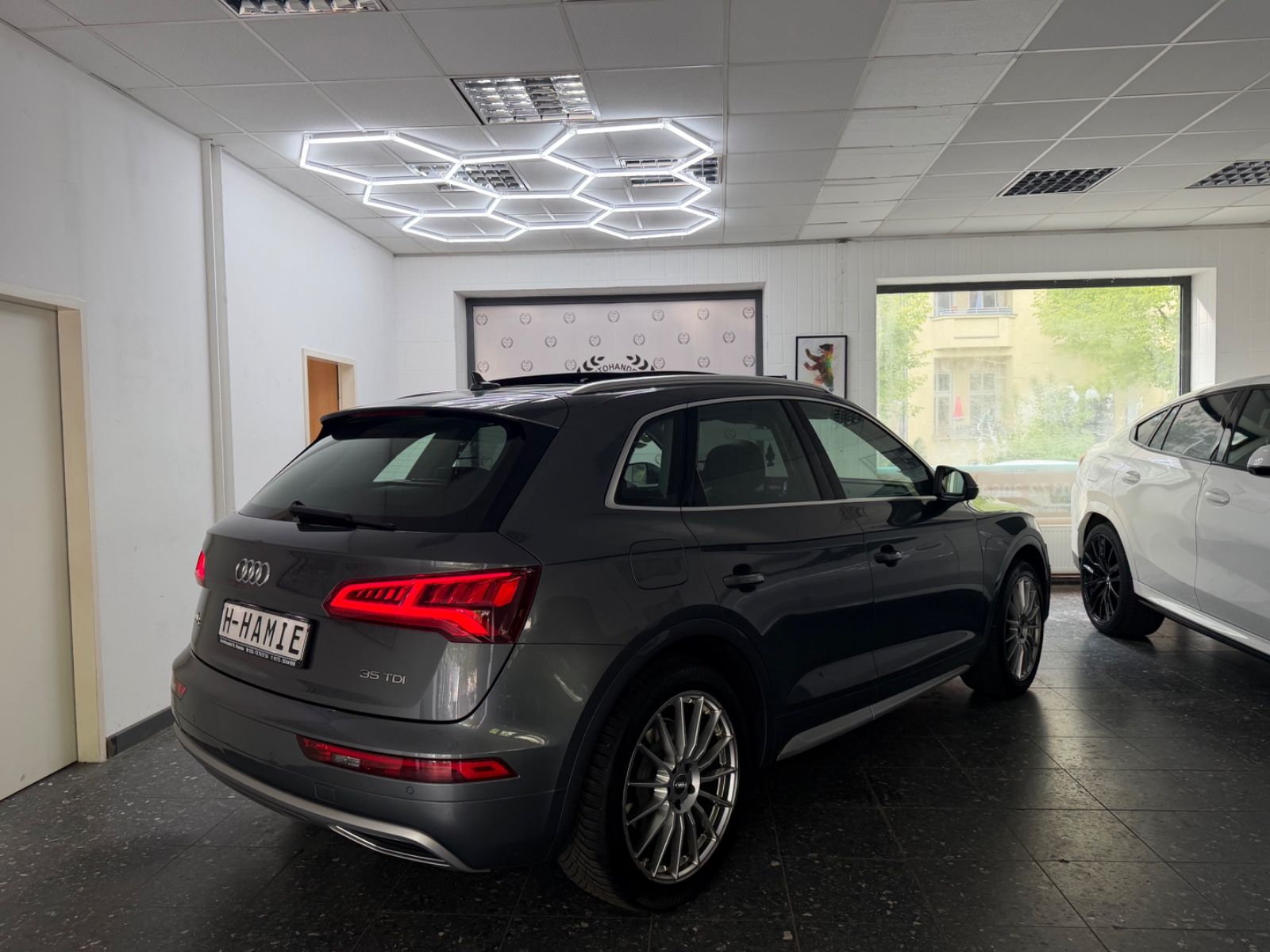 Audi Q5 35 TDI SPORT AUTO PANO KEYLESS PDC SZH foto 4