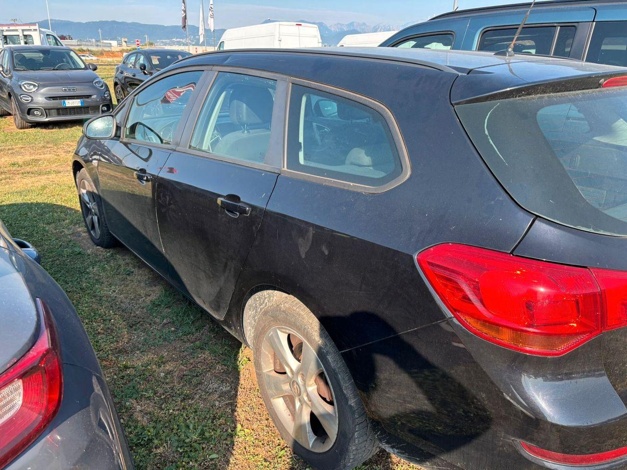 Opel Astra 2011 — photo 5