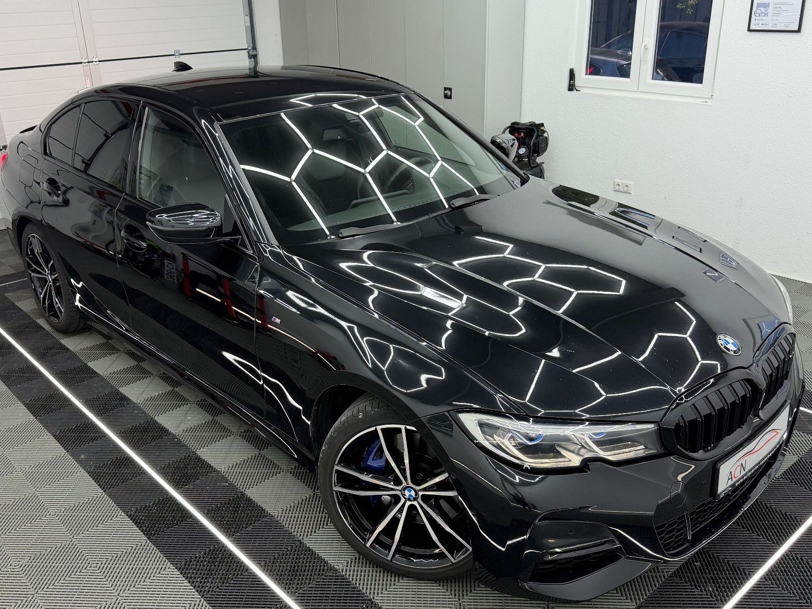 Fahrzeugabbildung BMW 330 i Lim. M SPORT/HIFI/VRTL+/DAB+/KAMERA/LASER