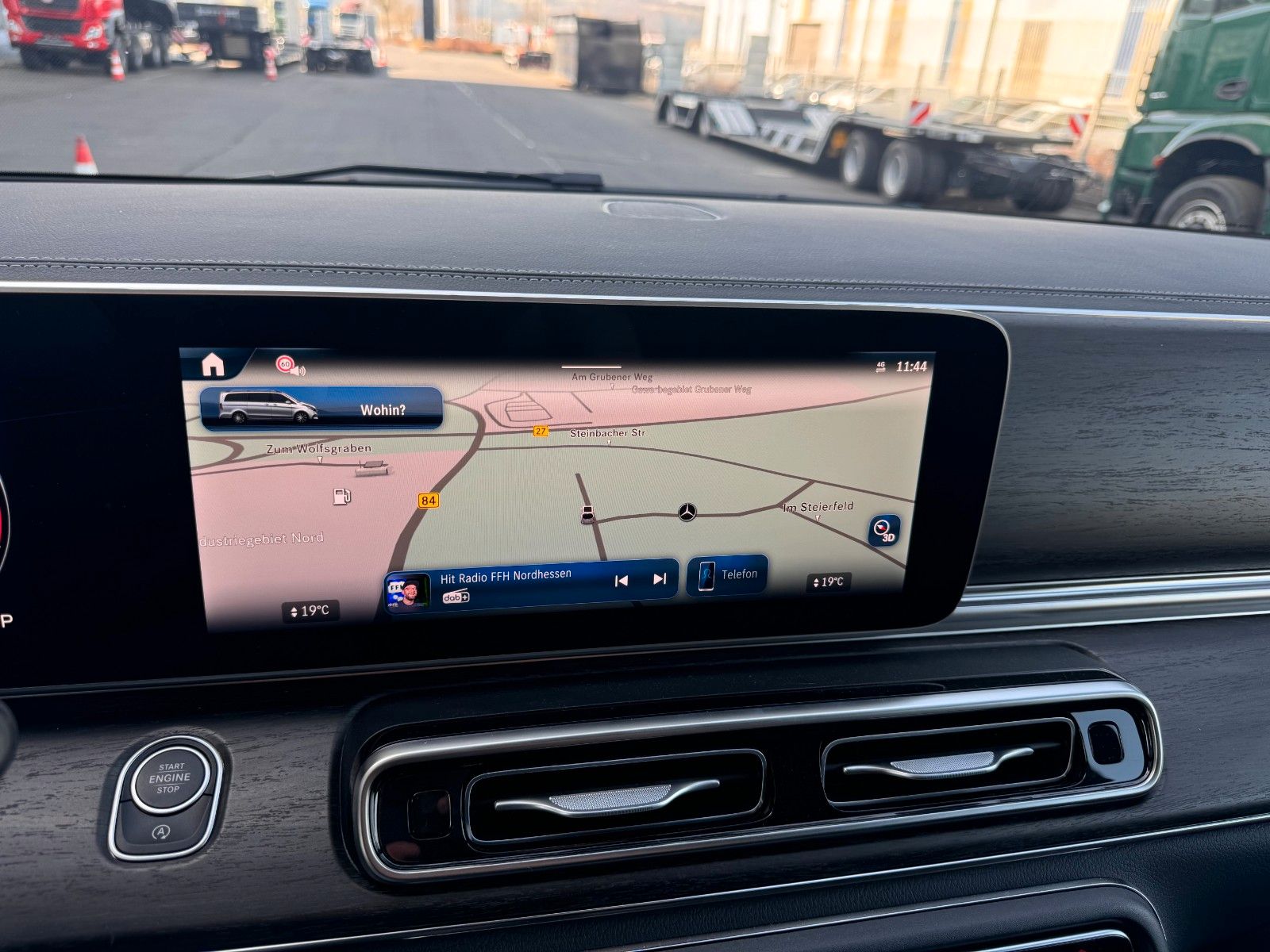 Fahrzeugabbildung Mercedes-Benz V 300 d AVA Stdheiz AHK2,5to DISTRONIC 360Kamera