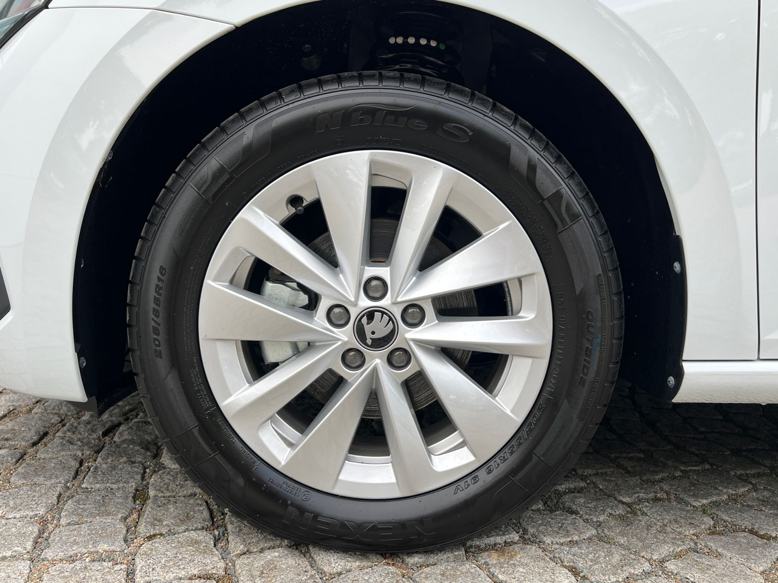 Fahrzeugabbildung SKODA Scala Selection 1.0 TSI DSG *ACC, Sitzhzg., 16'-