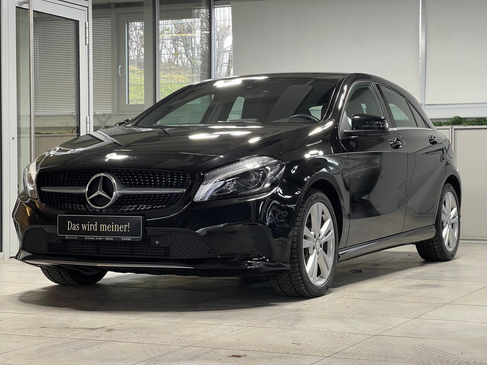 MERCEDES-BENZ A 180 Urban LED NAVI PDC KLIMA+SHZ+AUDIO20+EUR6+