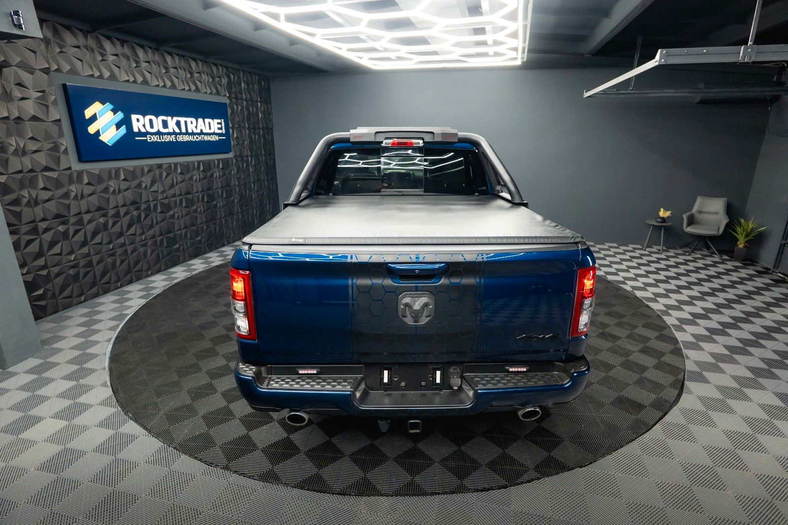 Fahrzeugabbildung Dodge RAM 5.7 V8 HEMI 4x4 OFFROAD Night-Paket *LED*