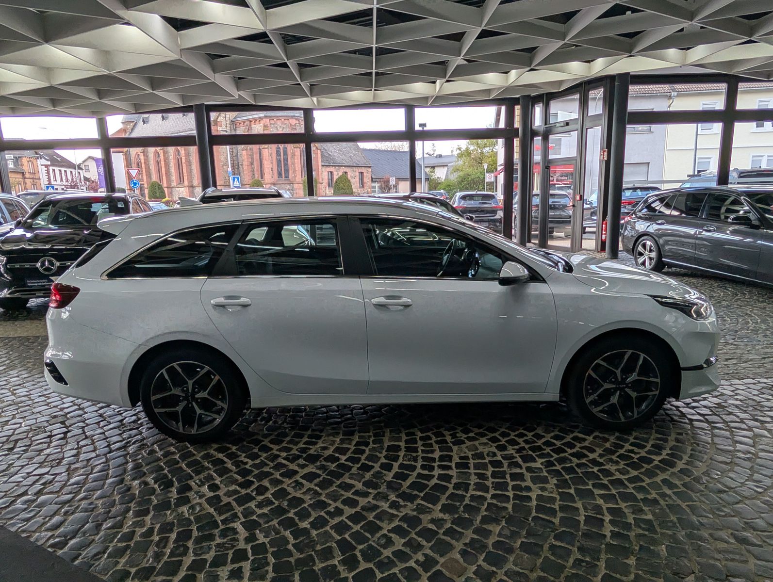 Fahrzeugabbildung Kia cee'd Sportswagon 1.5 Spirit SCC JBL KAM 7J Gar.