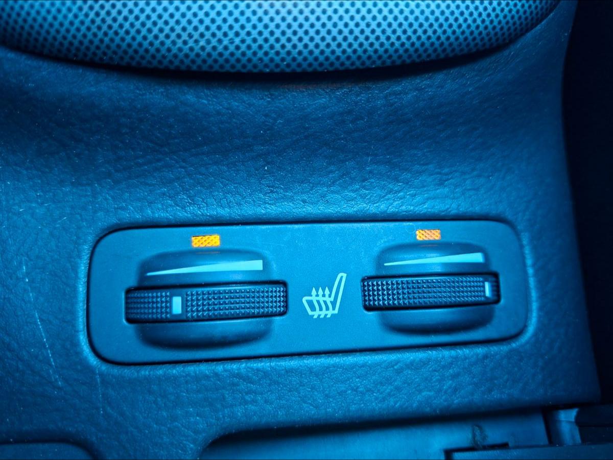 Toyota Avensis 2004 — photo 17