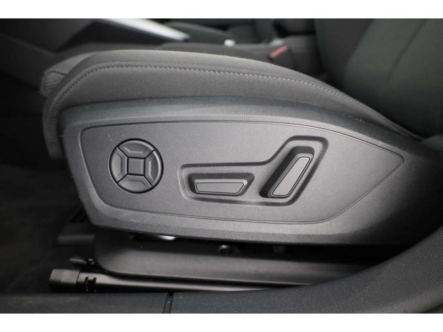 Audi A3 Limousine 35 TFSI S line AHK/NAV/Opt.Schwarz+, миниатюра 21