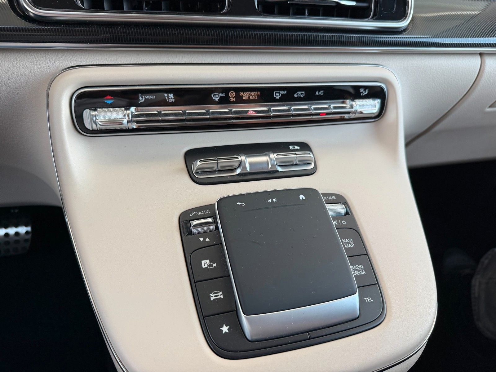 Fahrzeugabbildung Mercedes-Benz V 220 d Marco Polo AIRMATIC DISTRONIC AHK2,5to