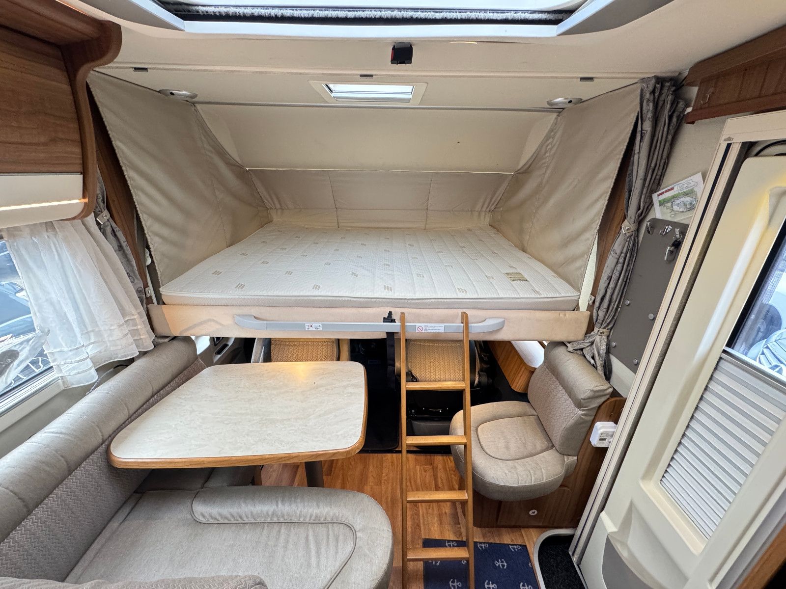 Fahrzeugabbildung HYMER / ERIBA / HYMERCAR B 678 PREMIUM LINE LITIHIUM 200 SOLAR SAT 1.HAND