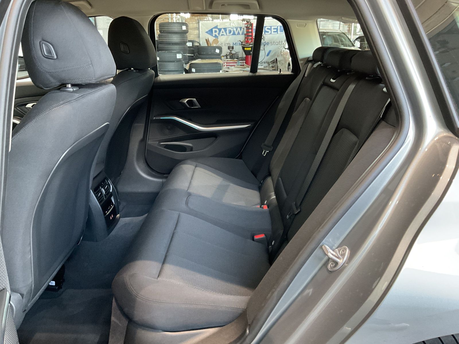 Fahrzeugabbildung BMW 320i |Komfortzugang |Driving Assistant |HiFi