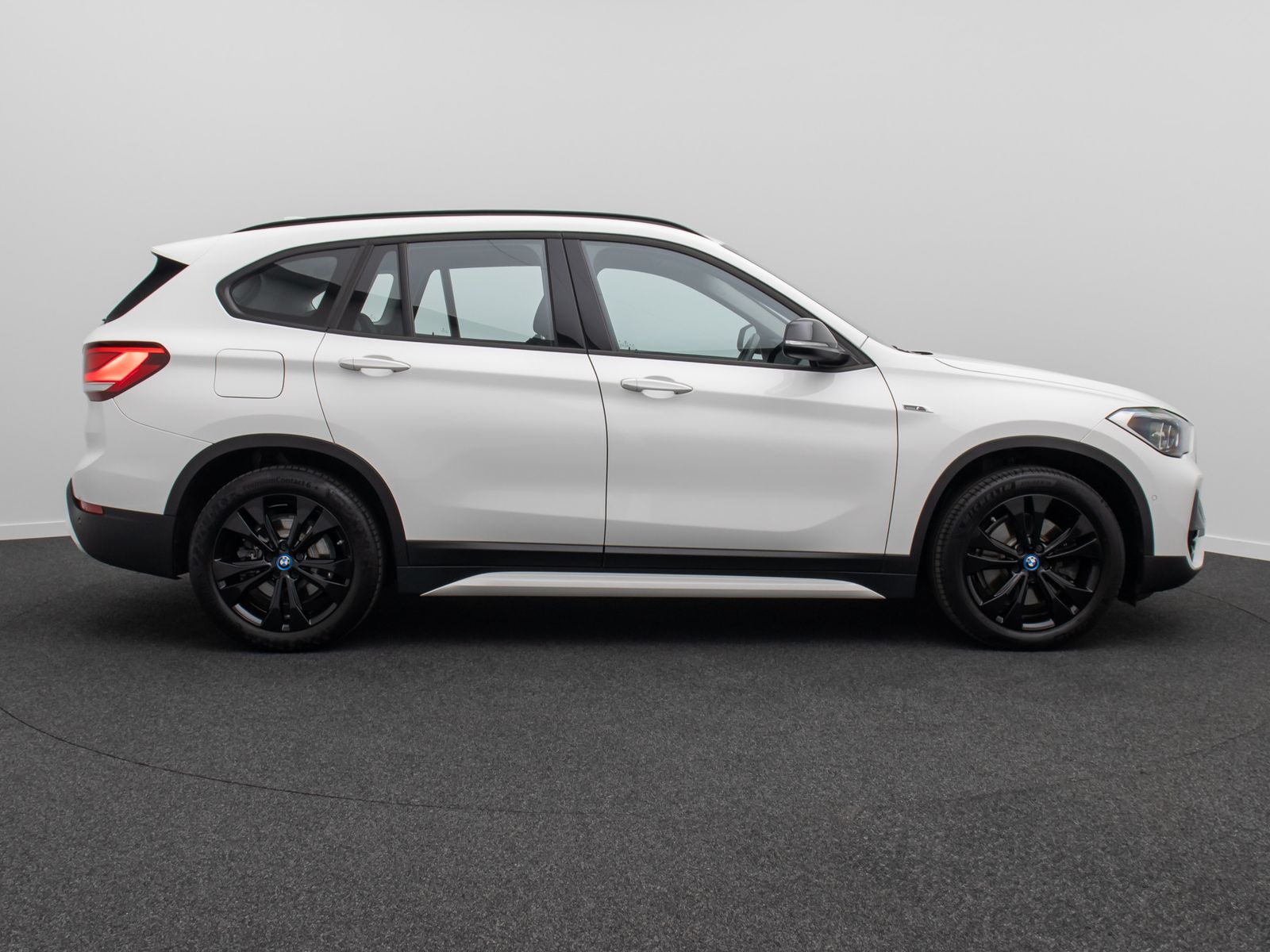 Fahrzeugabbildung BMW X1 xD25e Sport Line Kamera HUD DAB Leder 18Zoll