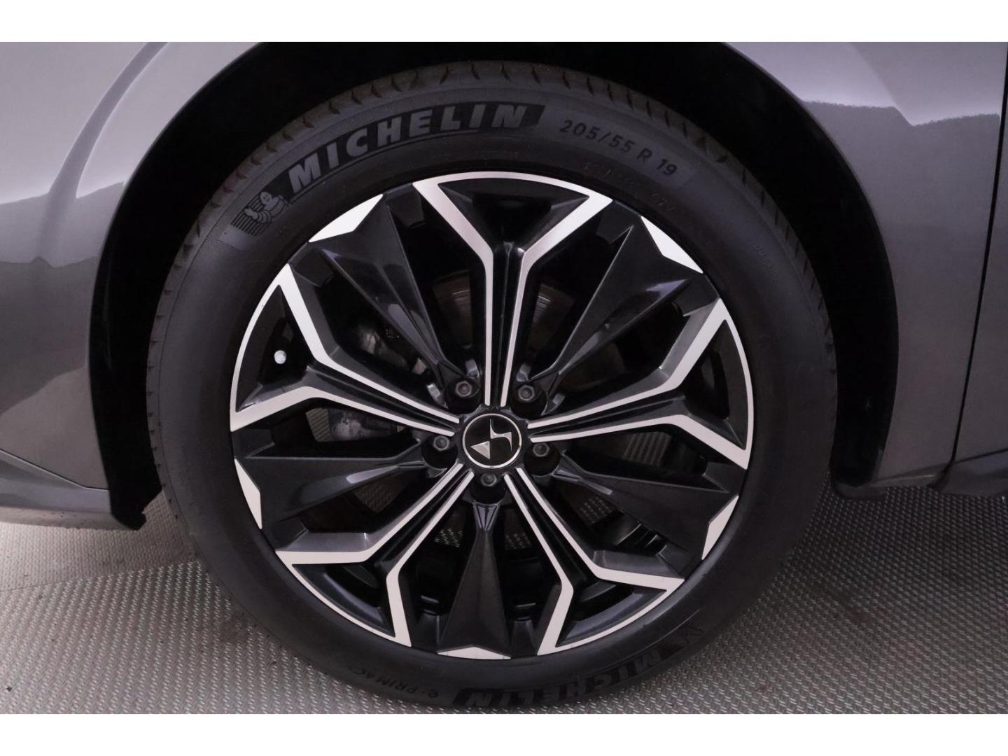 DS Automobiles DS4 1.2PT Aut.130 Etoile Alcantara+LED+NAVI+HUD