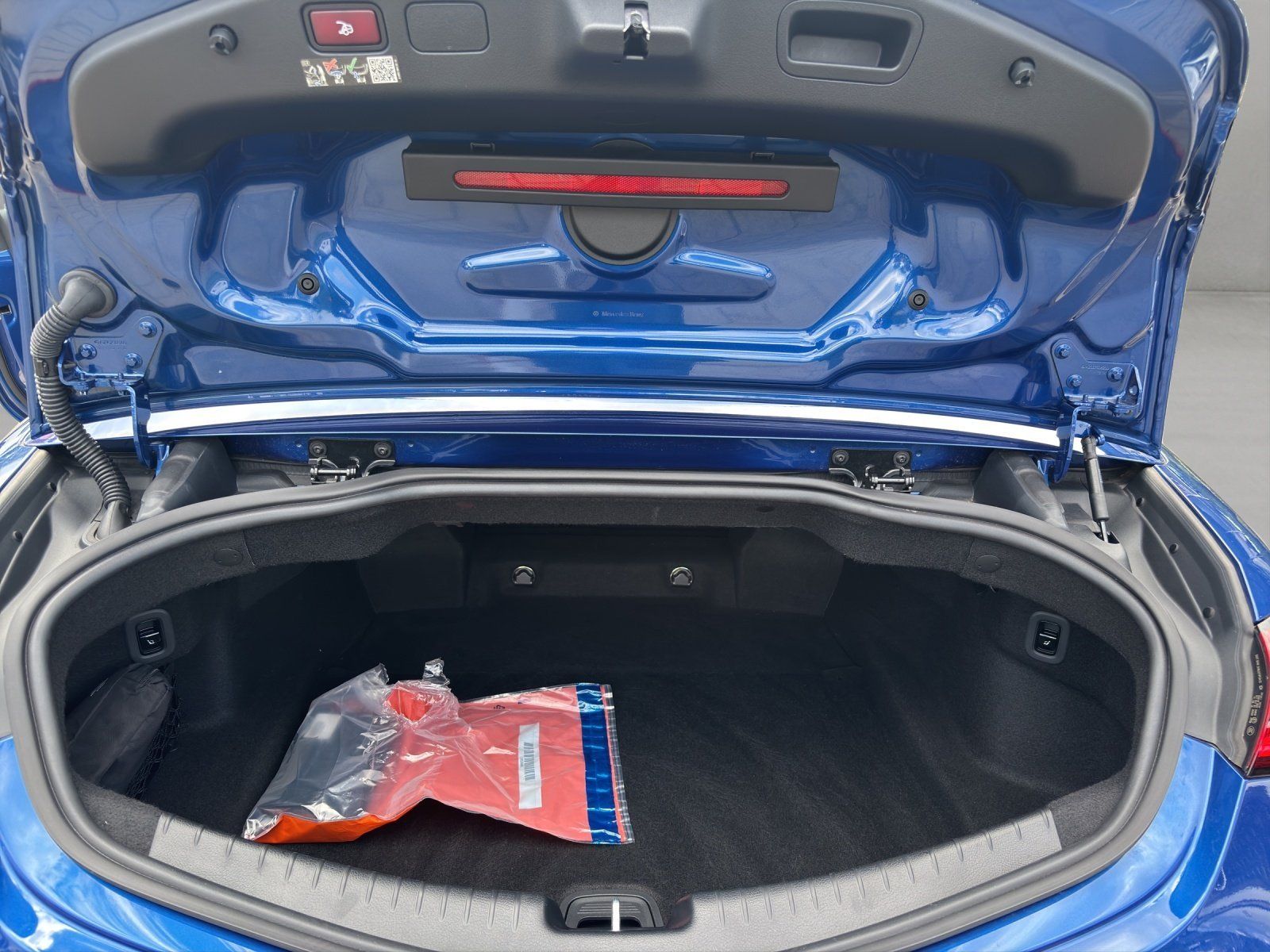 Fahrzeugabbildung Mercedes-Benz CLE200 Cab AMG Advan+ 360° 19"Viel Memo AIRSCARF
