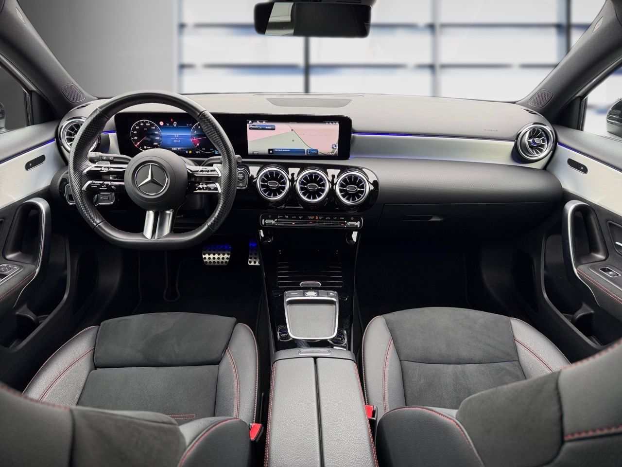 Fahrzeugabbildung Mercedes-Benz A 200 AMG Night Multibeam KeylessGo SoundSys