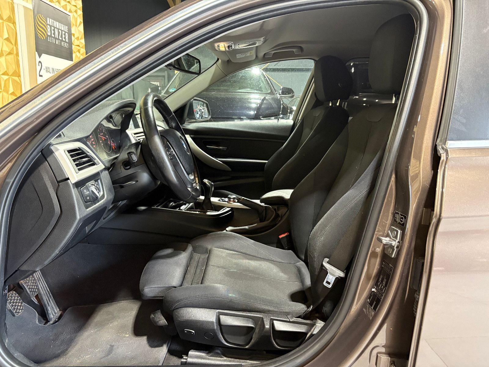 Fahrzeugabbildung BMW 325 Baureihe 3 Touring 325 d/NAVI/PDC/SHZ/KLIMA/