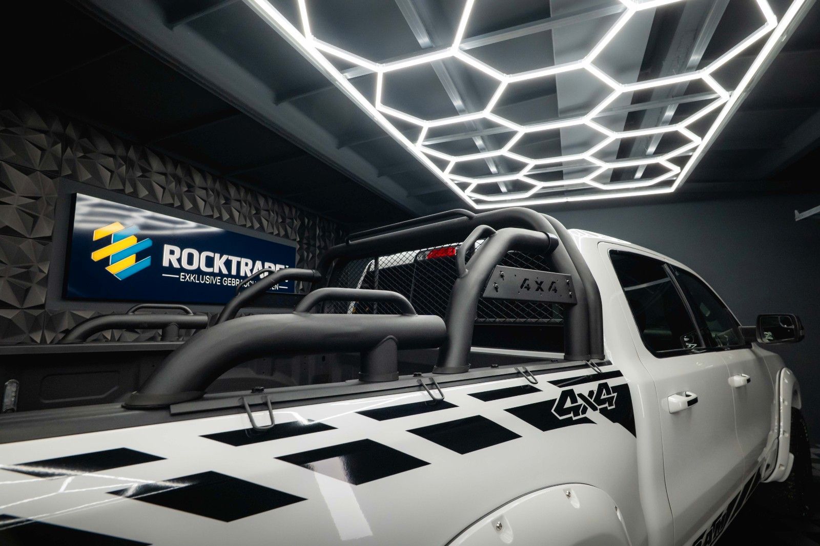 Fahrzeugabbildung Dodge RAM 5.7 V8 HEMI LIMITED Offroad Night-Paket *LED