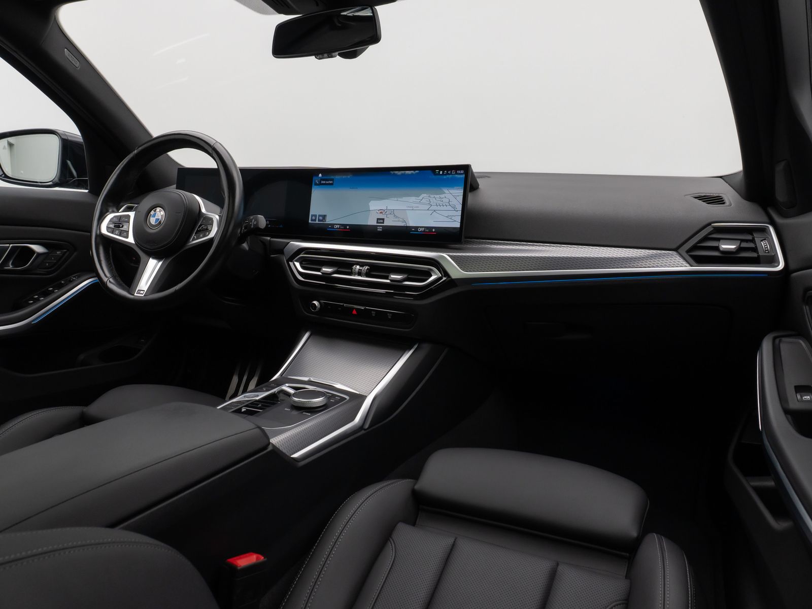Fahrzeugabbildung BMW 318d M Sport Panorama Kamera HUD DAB HiFi AHK