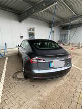 Tesla Model 3 AHK AWD Long Range Zertifikat - Tesla Gebrauchtwagen in Bielefeld