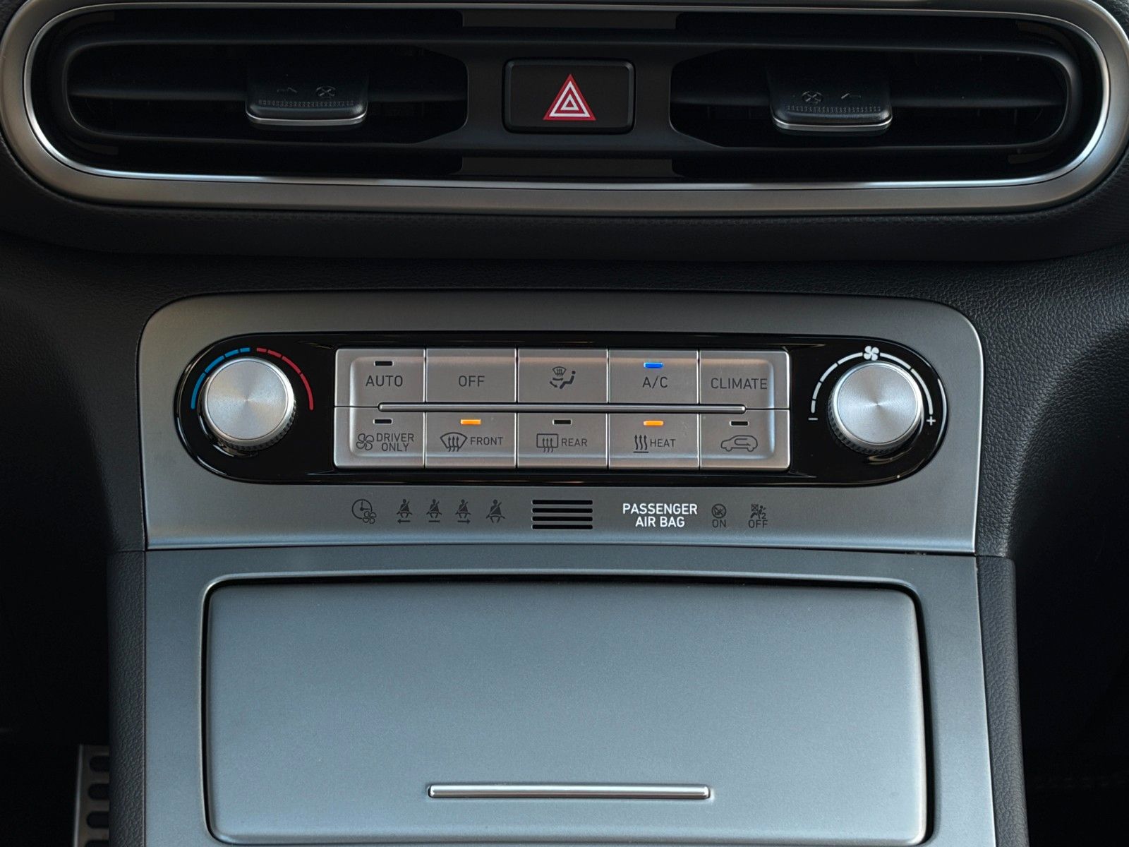 Fahrzeugabbildung Hyundai KONA E Select 39kW ACC LKA LFA CarPlay SHZ LHZ