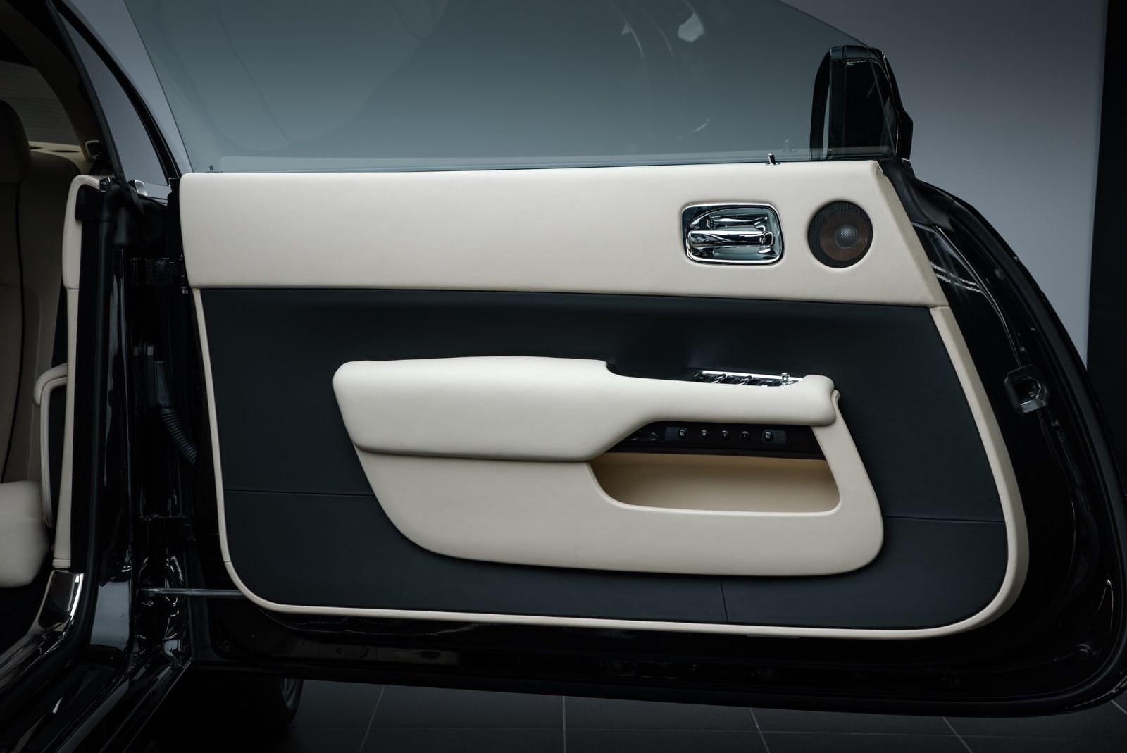 Fahrzeugabbildung Rolls-Royce Wraith BESPOKE AUDIO/SHOOTING STAR/DRIVER ASSI 3