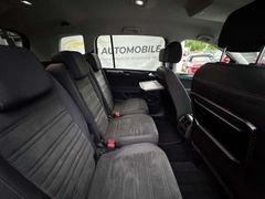 Fahrzeugabbildung Volkswagen Touran Highline DSG **LED / NAVI / KAMERA / Totw
