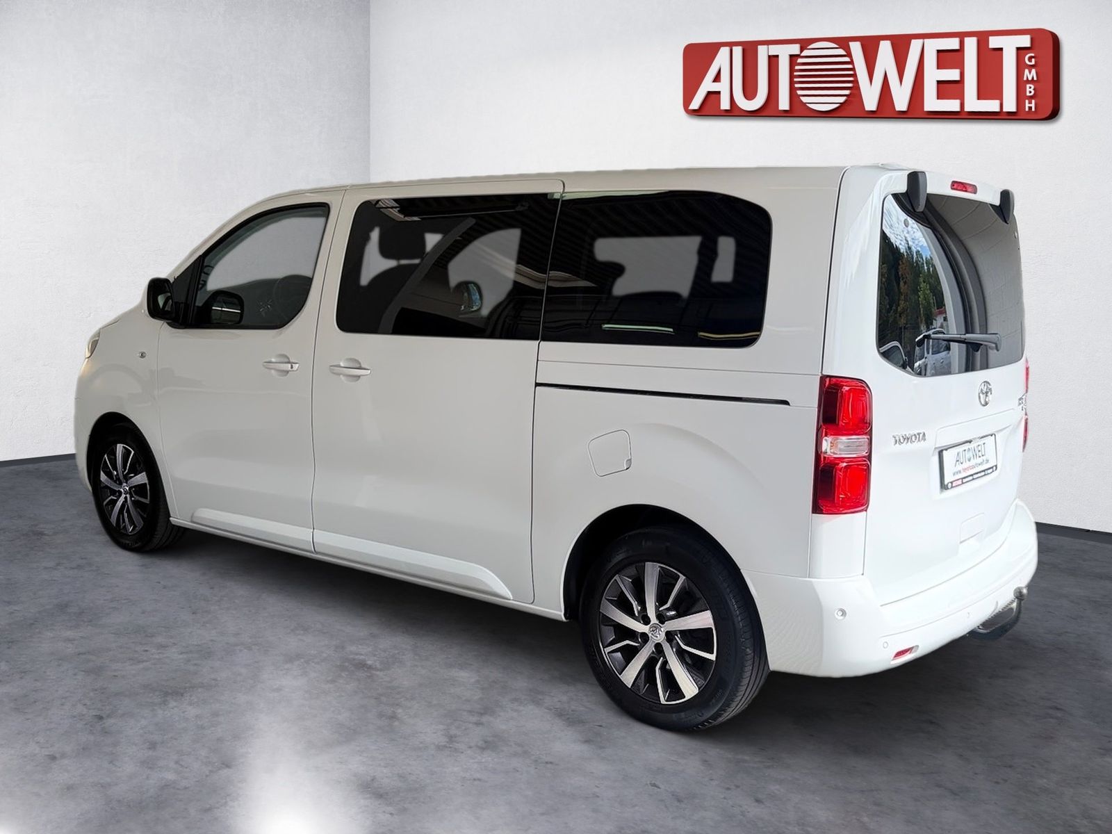 Fahrzeugabbildung Toyota Proace Verso 2.0 D-4D L1 Team D. 8 Sitzer