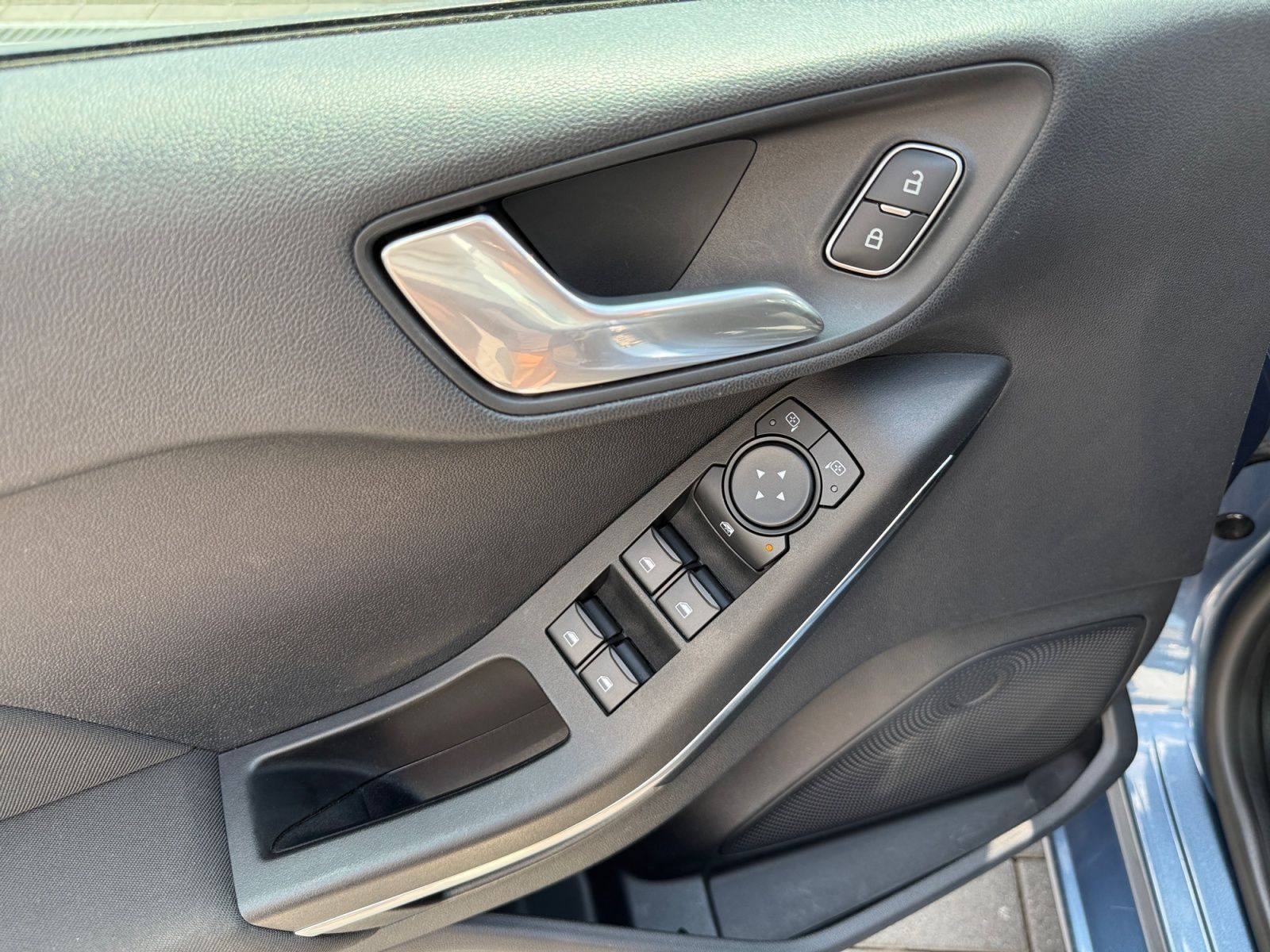 Fahrzeugabbildung Ford Fiesta Titanium 1,0 EcoBoost Aut. DSG/ACC/RFK
