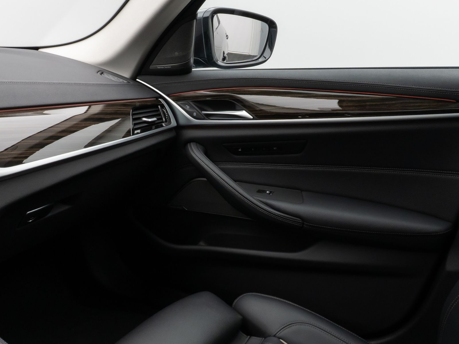 Fahrzeugabbildung BMW 530d xD  LuxuryLine Pano 360°HUD DAB H/K Massage
